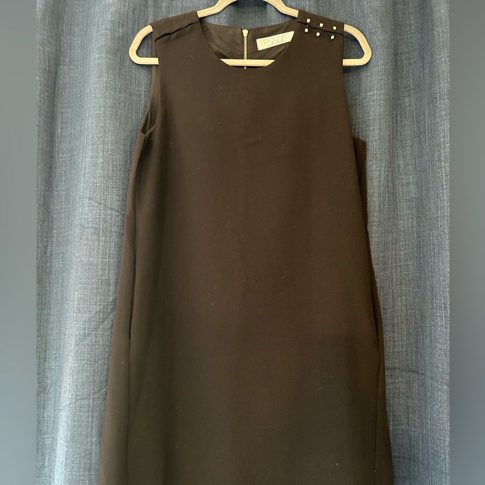 Poche Sleeveless Shift Dress